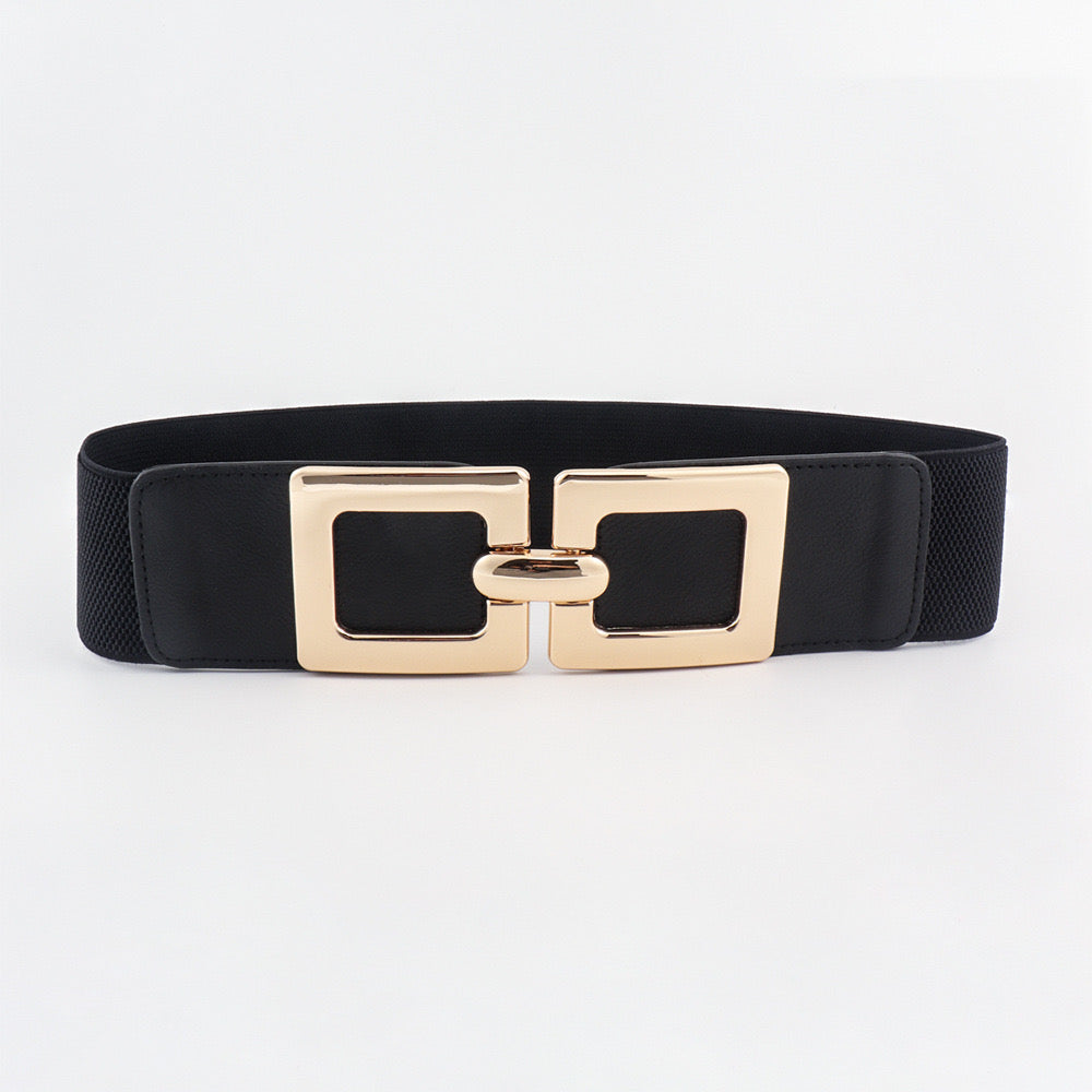 Correa elástica negra con broche frontal metálico de doble hebilla cuadrada dorada.