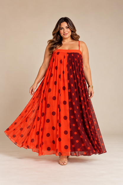 Vestido maxi plus size de mujer en naranja y burgundy con polka dots, tirantes ajustables y silueta amplia y fluida.