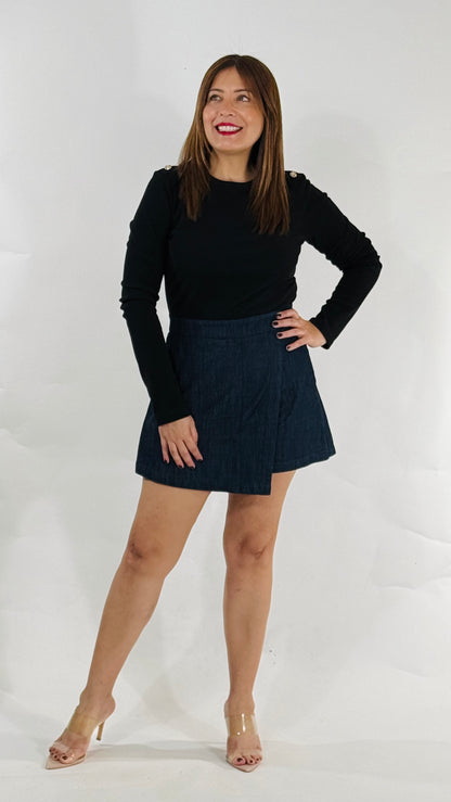 Romper en denim oscuro con skort integrado y blusa incorporada