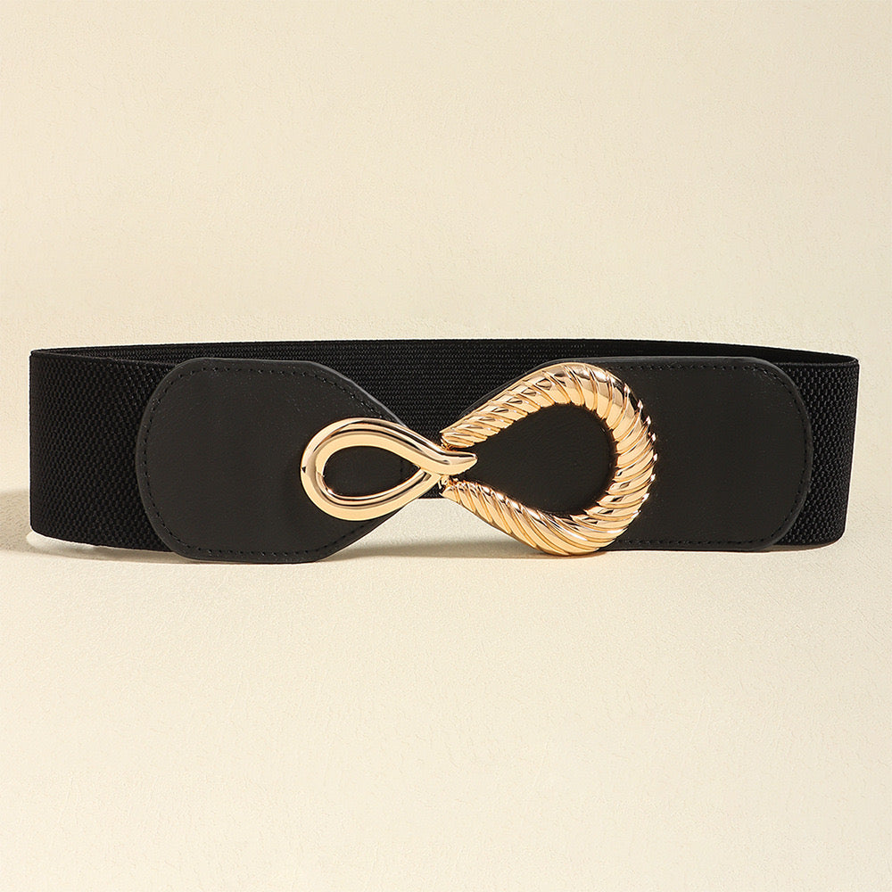 Correa elástica con broche frontal metálico dorado en diseño tipo infinito.