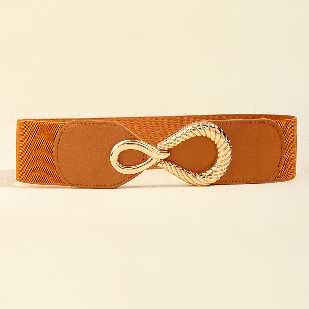 Correa elástica con broche frontal metálico dorado en diseño tipo infinito.