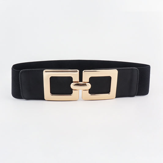 Correa elástica negra con broche frontal metálico de doble hebilla cuadrada dorada.