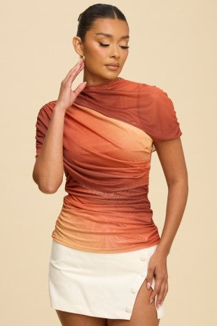 Blusa de mesh con fruncido y diseño drapeado, tela elástica en tonos degradados