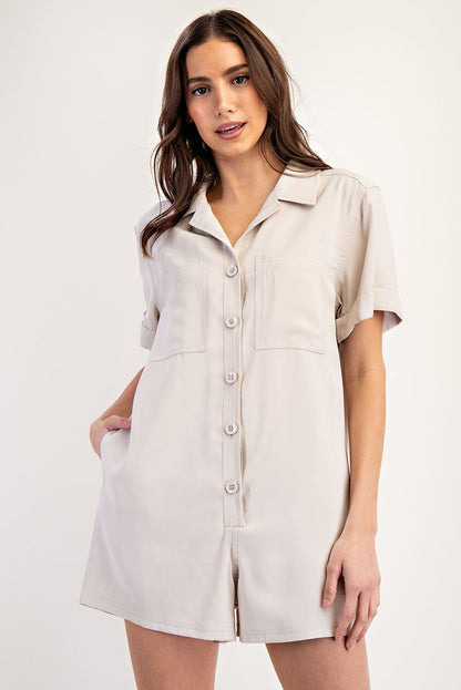 Romper corto con botones frontales y bolsillos 